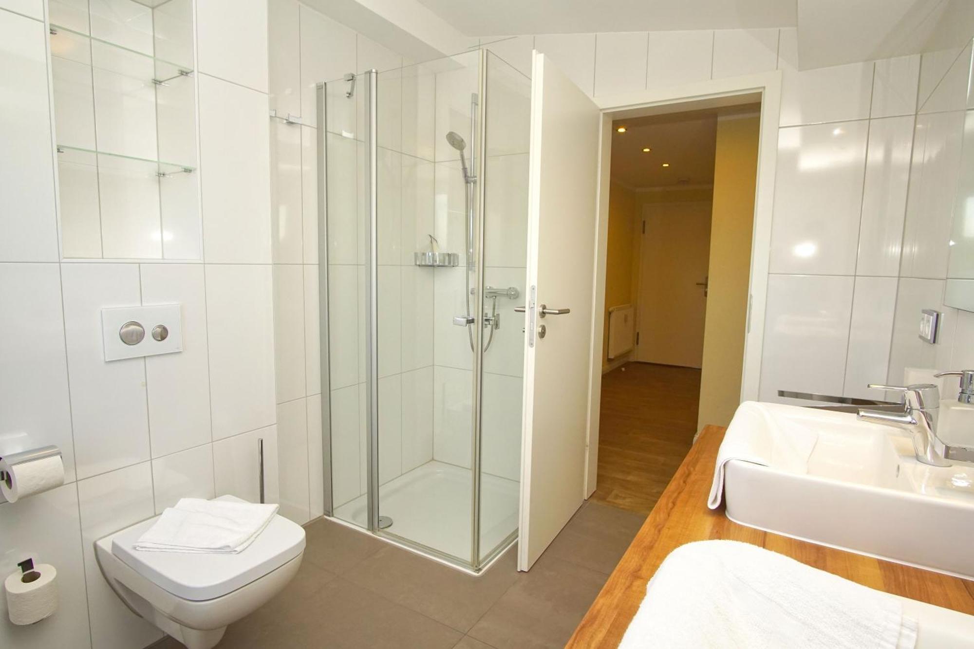 Balkon, Gratis Nutzung Vom Ahoi Erlebnisbad Und Sauna In Sellin- Meeresblick Fewo 59 ゲーレン エクステリア 写真