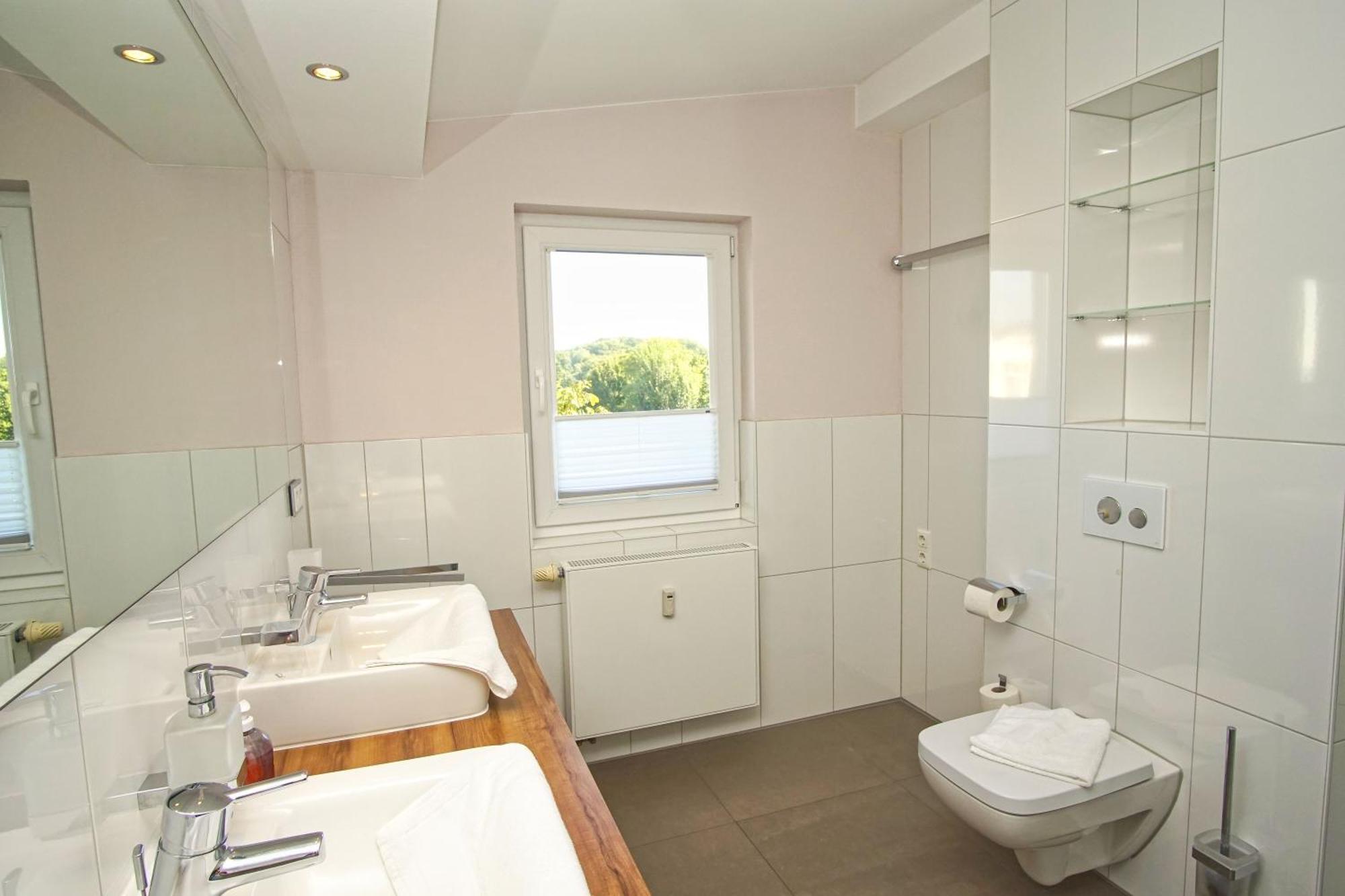 Balkon, Gratis Nutzung Vom Ahoi Erlebnisbad Und Sauna In Sellin- Meeresblick Fewo 59 ゲーレン エクステリア 写真
